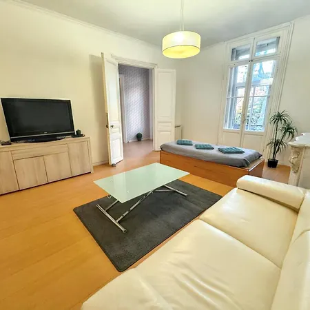 Spacieux A De 93 M²