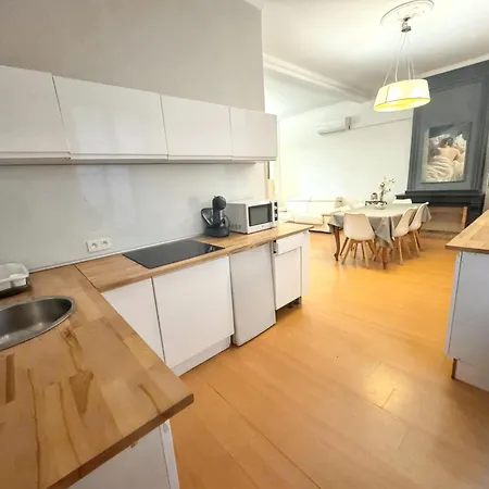 Spacieux A De 93 M² *