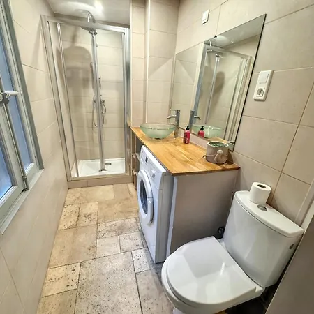 Spacieux A De 93 M² * Ναρμπόν