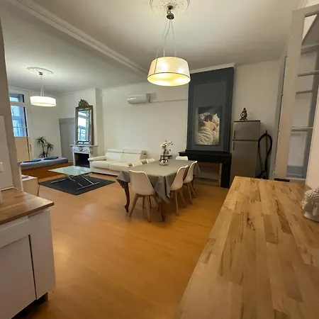 Spacieux A De 93 M² * Ναρμπόν
