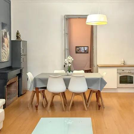Spacieux A De 93 M² Ναρμπόν