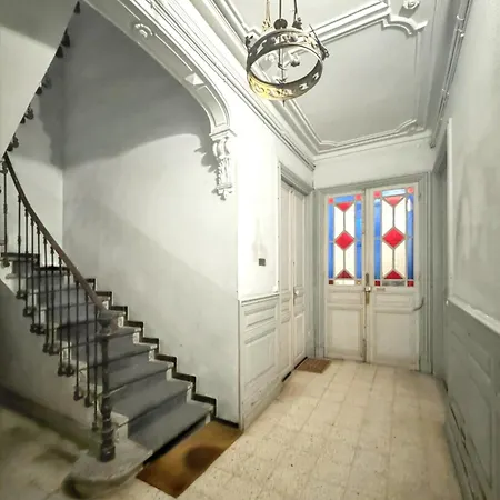Spacieux A De 93 M²
