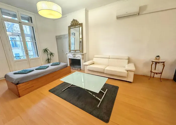 Spacieux à De 93 M² * Narbonne